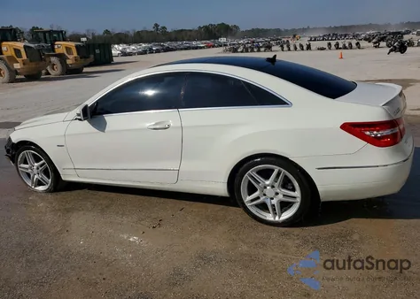 2012 Mercedes-Benz E 350 z USA, uszkodzony, nr VIN WDDKJ5KBXCF177275